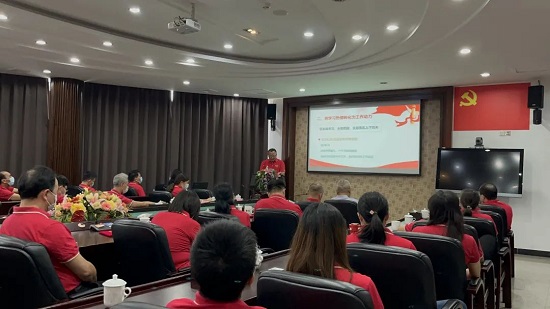 踔厲奮發向未來 勇毅前行啟新程——白云山潘高壽黨委學習貫徹黨的二十大精神專題會暨黨員表彰大會順利召開1.jpg